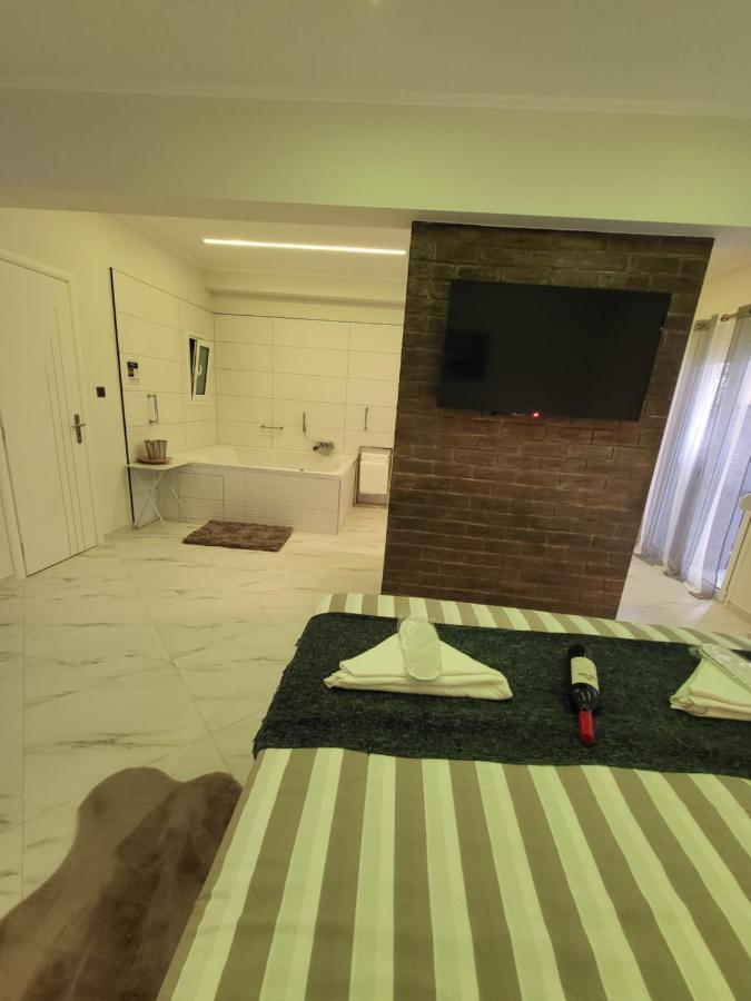 Romantic Deluxe Svite Wise Jacuzzi And Sauna 아테네 외부 사진