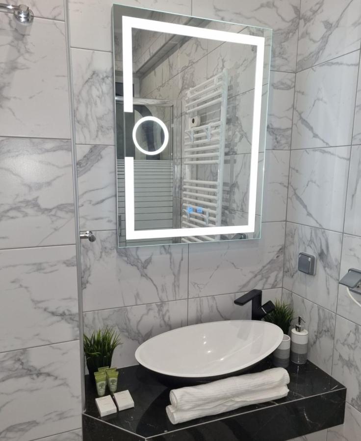 Romantic Deluxe Svite Wise Jacuzzi And Sauna 아테네 외부 사진