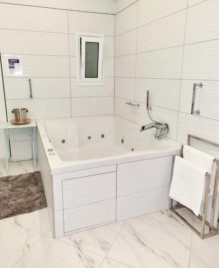 Romantic Deluxe Svite Wise Jacuzzi And Sauna 아테네 외부 사진