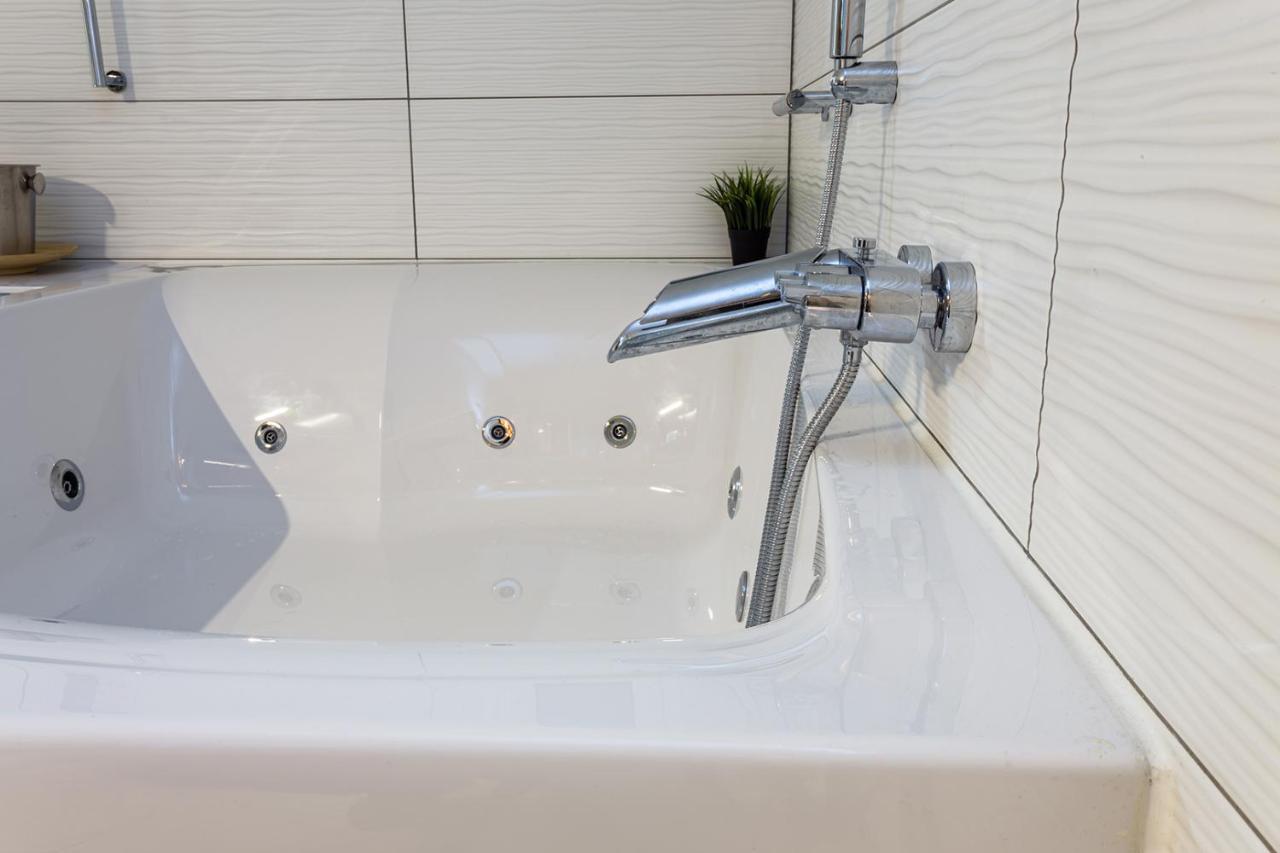 Romantic Deluxe Svite Wise Jacuzzi And Sauna 아테네 외부 사진